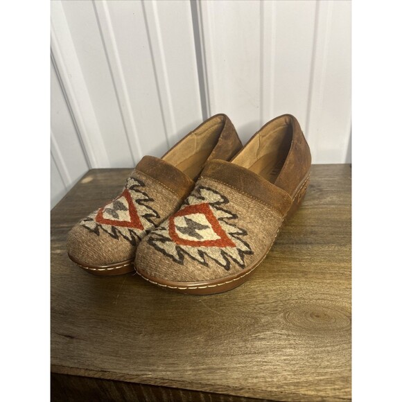 Born Shoes - Born Bailie Clogs Leather And Woven Size 8